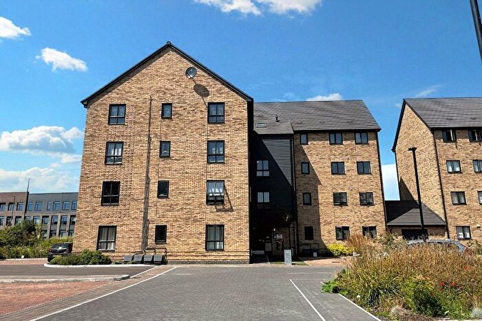 2 Bedroom Flat For Sale In Heron House, Semington Strand, Swindon, SN1