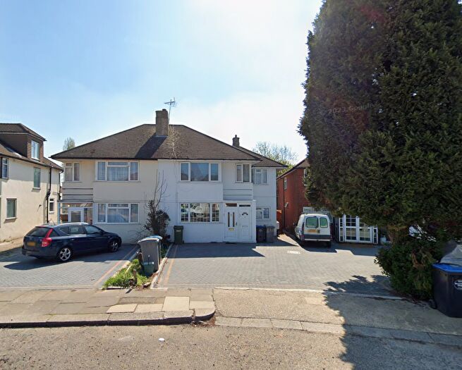 3 Bedroom Terraced House To Rent In Branksome Way, Harrow, HA3