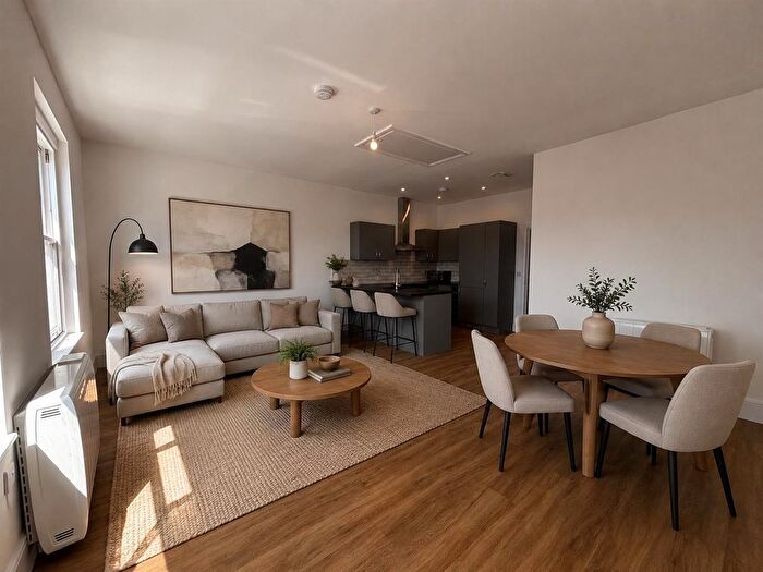 2 Bedroom Flat To Rent In Broadway, Leigh-On-Sea, SS9