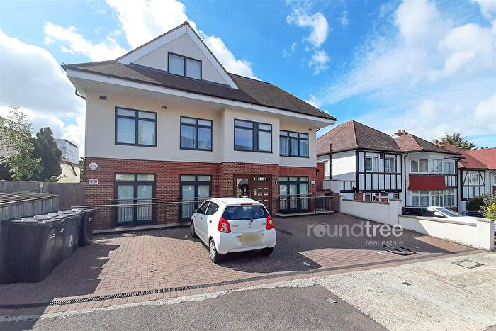 3 Bedroom Flat To Rent In Graham Road, Hendon, NW4