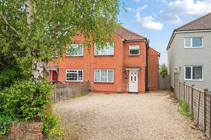 3 Bedroom Semi-Detached House For Sale In Weyhill Road, Andover, SP10