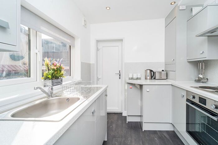 3 Bedroom Flat To Rent In Ukraine Road, Manchester, M7