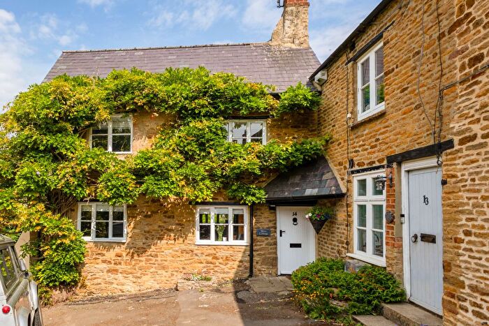 3 Bedroom Cottage For Sale In Red Lion Street, Kings Sutton, OX17