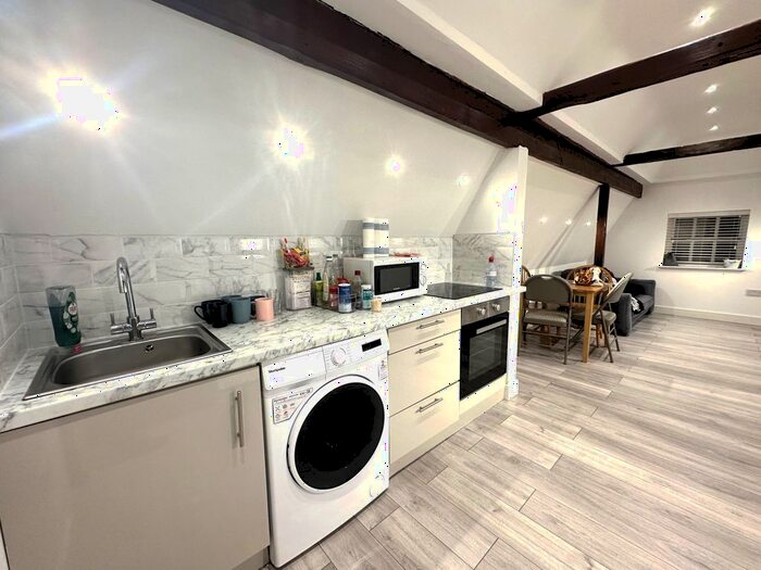 1 Bedroom Flat To Rent In Chapel Street, Billericay, CM12