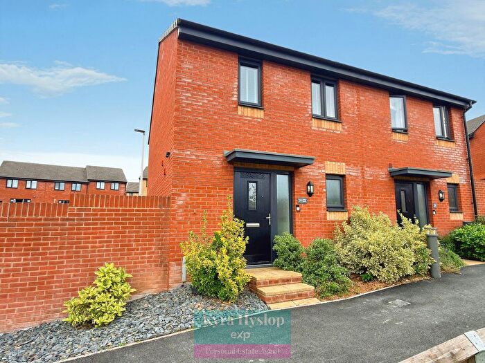 2 Bedroom Semi Detached House For Sale In Viking Grove, Exeter, EX1
