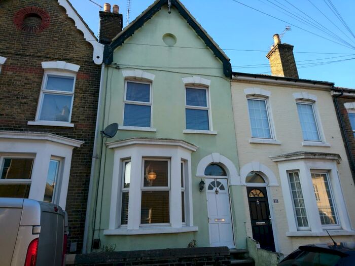 3 Bedroom House To Rent In Longley Road, ME1