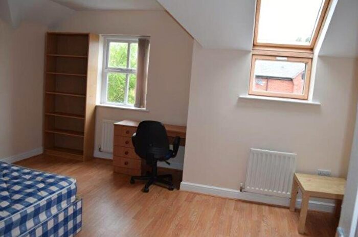 5 Bedroom House To Rent In Schuster Road, Manchester, M14