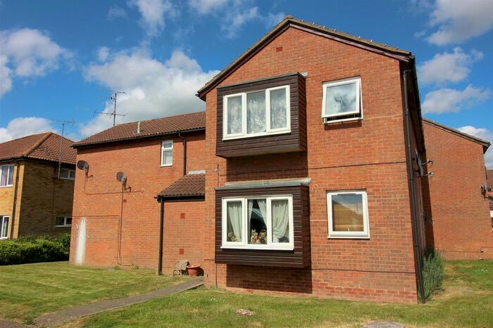 1 Bedroom Flat To Rent In Eden Close, Aylesbury, HP21