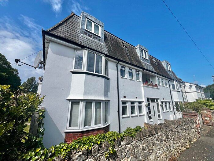 2 Bedroom Flat For Sale In Kings Court, Hythe, CT21