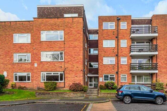 Studio To Rent In Mentmore Court, Stanmore HA7