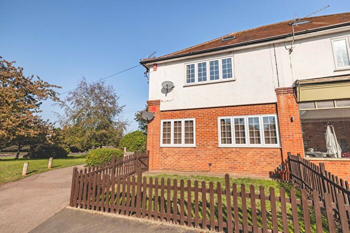 3 Bedroom Maisonette For Sale In Windsor Road, Wraysbury, TW19