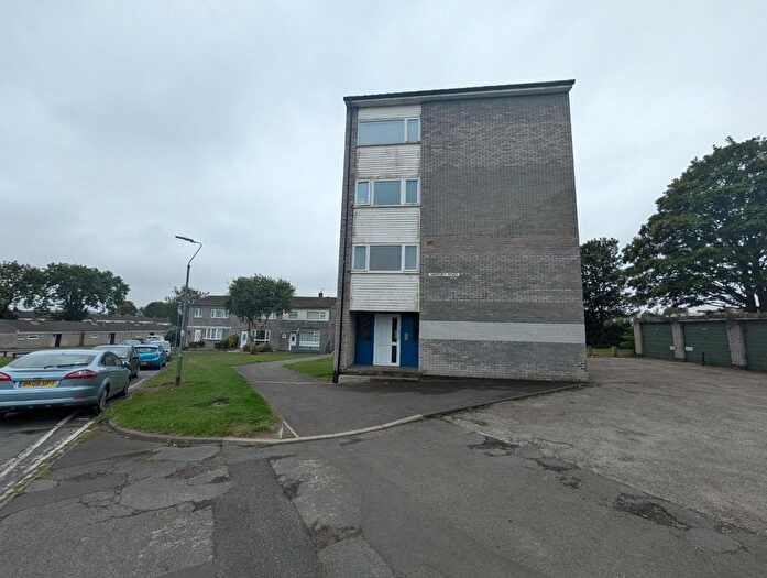2 Bedroom Flat For Sale In Waveney Road, Peterlee, County Durham, SR8