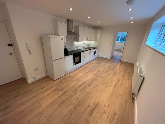 1 Bedroom Flat To Rent In Mountfield Road, London, N3