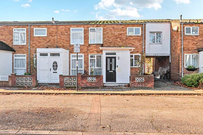 4 Bedroom Terraced House For Sale In Dunston Road, Battersea, London, SW11