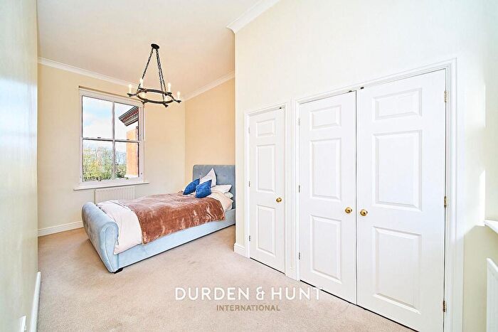2 Bedroom Apartment To Rent In Osborne House, Repton Park, Woodford Green, IG8