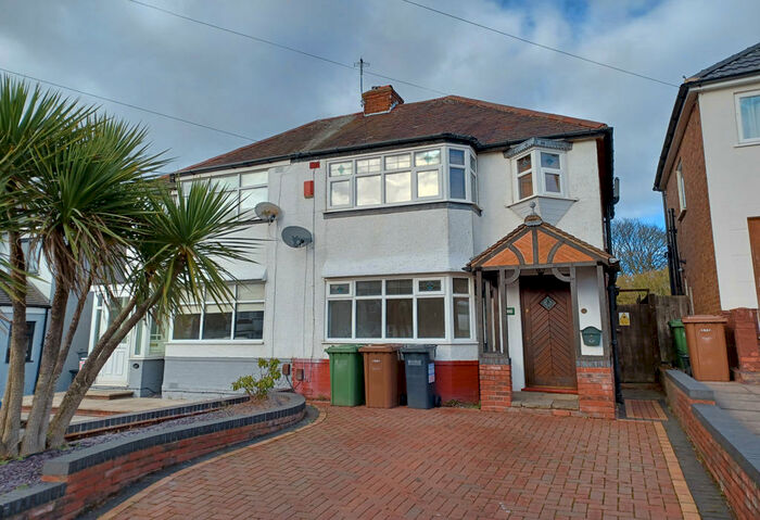 3 Bedroom Semi-Detached House To Rent In Pierce Avenue, Solihull, West Midlands, B92