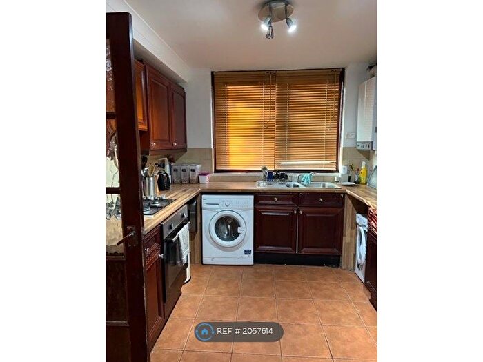 3 Bedroom Terraced House To Rent In Hickmore Walk, London, SW4