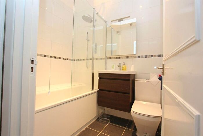 2 Bedroom Flat To Rent In Cumberland Street, Pimlico, SW1V