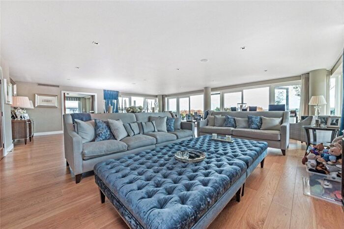 3 Bedroom Flat To Rent In Belvedere House, Kew Bridge, TW8