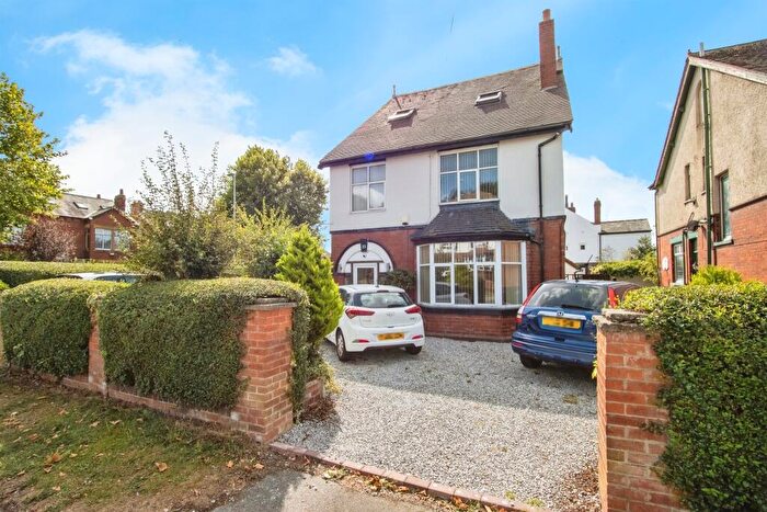 4 Bedroom Detached House For Sale In Manston Gardens, Leeds, LS15
