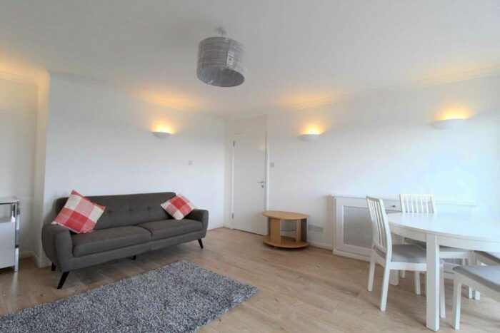 2 Bedroom Flat To Rent In Queensway, London, W2
