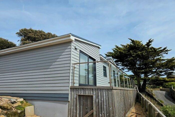 2 Bedroom Chalet To Rent In Shore Road, Ventnor, PO38