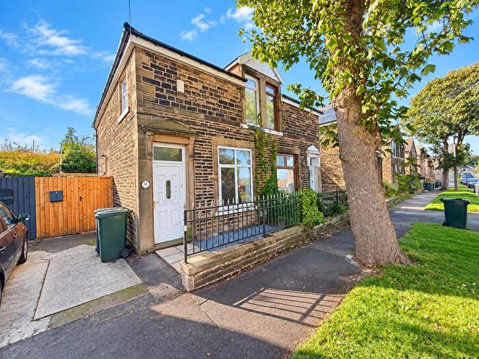 2 Bedroom Semi-Detached House For Sale In Wharncliffe Drive, Eccleshill, Bradford, BD2