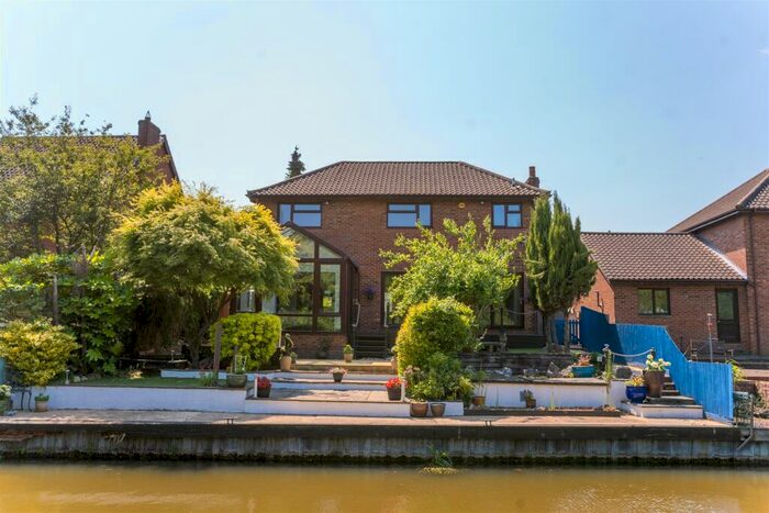 4 Bedroom Detached House To Rent In Simpson Road, Fenny Stratford, Milton Keynes, MK1