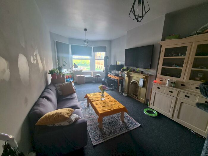 1 Bedroom Flat To Rent In High Street, Stratford, E15
