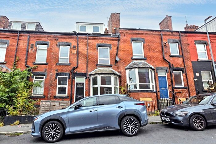 2 Bedroom Terraced House For Sale In Bayswater Crescent, Leeds, LS8
