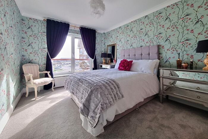 2 Bedroom Flat To Rent In Lock Approach, Port Solent, Portsmouth, PO6