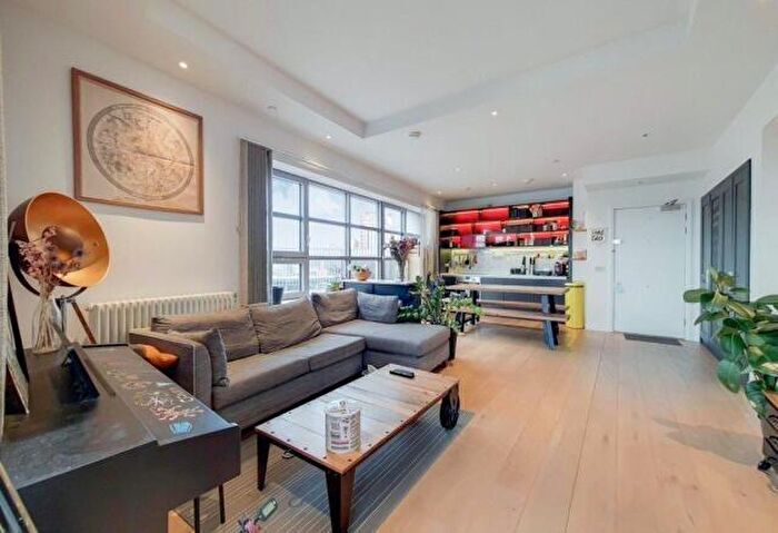2 Bedroom Apartment To Rent In Kent Building, Hope Street, London, Greater London, E14