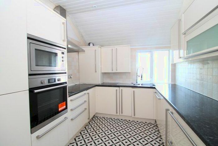 2 Bedroom Flat To Rent In Purley Park Road, Purley, CR8