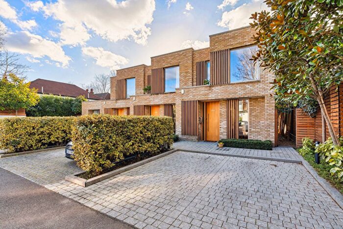 4 Bedroom End Terrace House For Sale In Kingston Road, Teddington, TW11