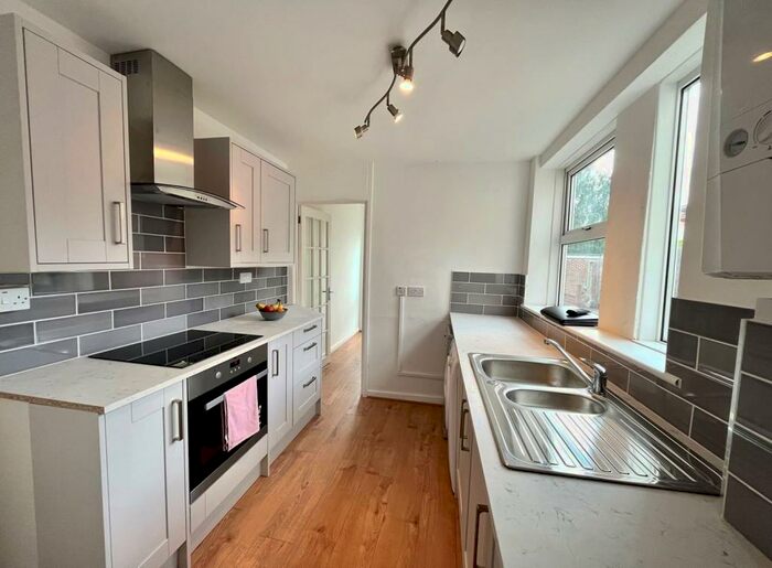 3 Bedroom Terraced House To Rent In Boundary Road, Newbury, RG14