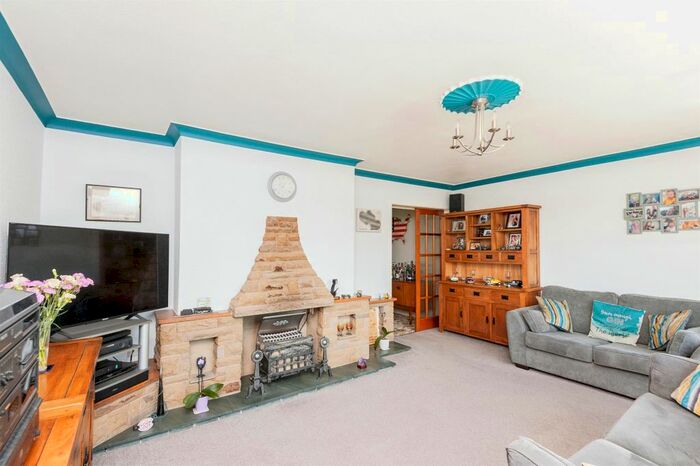 4 Bedroom Detached House For Sale In Summerfield Grove, Baildon, Shipley, BD17