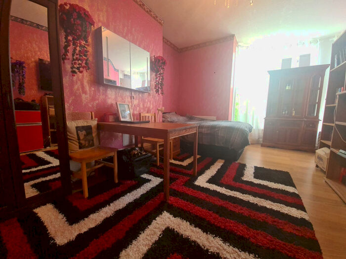 1 Bedroom Flat To Rent In Clarendon Place, Leeds, LS2