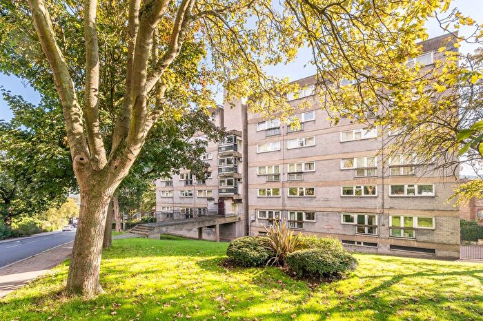 2 Bedroom Flat To Rent In Salters Hill, Crystal Palace, London, SE19