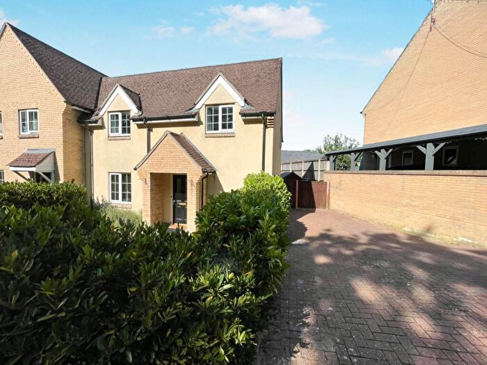 3 Bedroom Semi Detached House For Sale In Yew Drive, Brandon, IP27