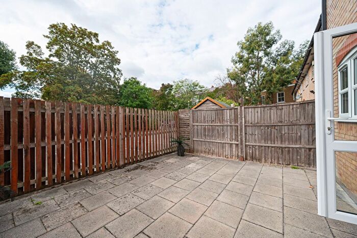 1 Bedroom Flat For Sale In Bishops Way, Bethnal Green, London, E2