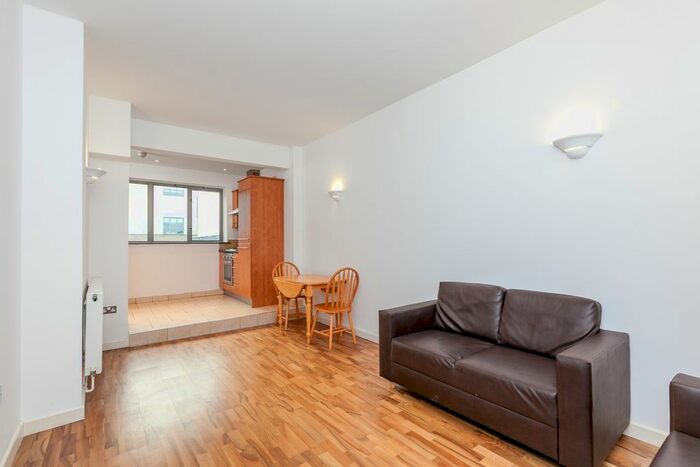 2 Bedroom Flat To Rent In Somerford Grove, Dalston, N16