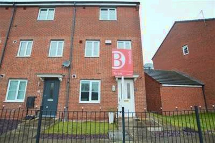 4 Bedroom Town House To Rent In Halfway Close, Halfway, Sheffield, S20