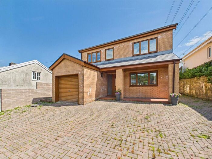 4 Bedroom Detached House For Sale In Crown Road, Kenfig Hill, Bridgend, CF33