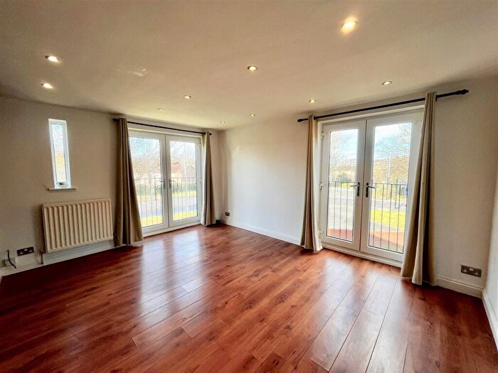 2 Bedroom Apartment To Rent In Duke Walk, Teams, Gateshead, NE8