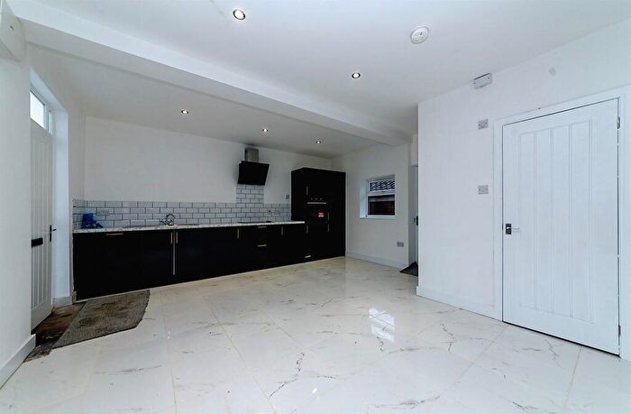 2 Bedroom Terraced House For Sale In Barrowby Road, Grantham, NG31