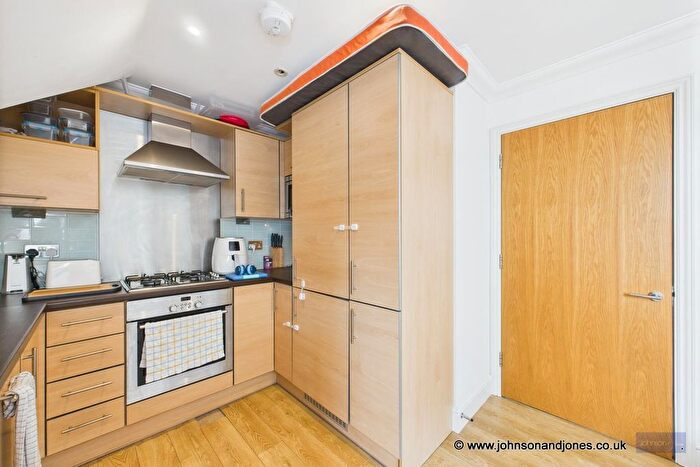 1 Bedroom Flat For Sale In Victoria Street, Englefield Green, TW20