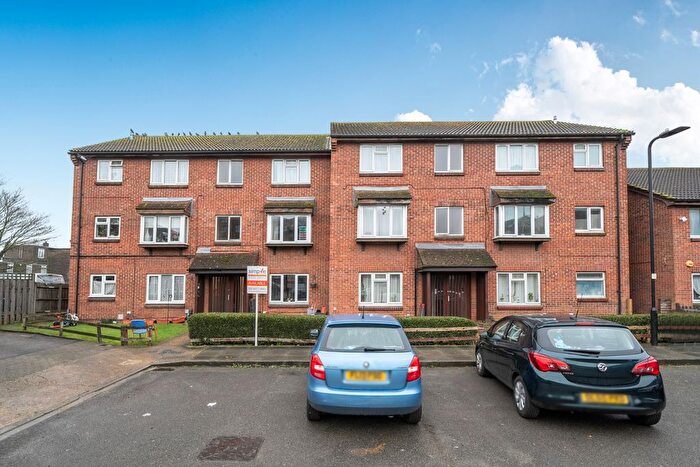 1 Bedroom Flat For Sale In Concord Close, Northolt, UB5