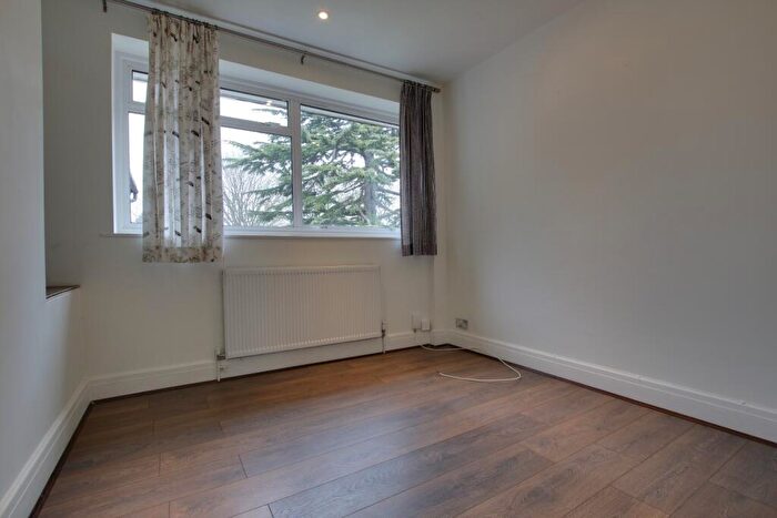 2 Bedroom Flat To Rent In Cranley Court, Beckenham Grove, Bromley, Kent, BR2