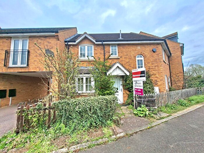 4 Bedroom Semi Detached House For Sale In Redshank Way, Hampton Vale, Peterborough, PE7