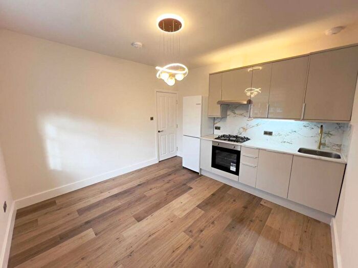 1 Bedroom Flat To Rent In Thrift Hall, Sewardstone Road, Waltham Abbey, EN9